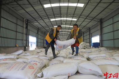 貴州福泉 “一路綠燈”搶運(yùn)化肥，全力保障春耕農(nóng)資供應(yīng)